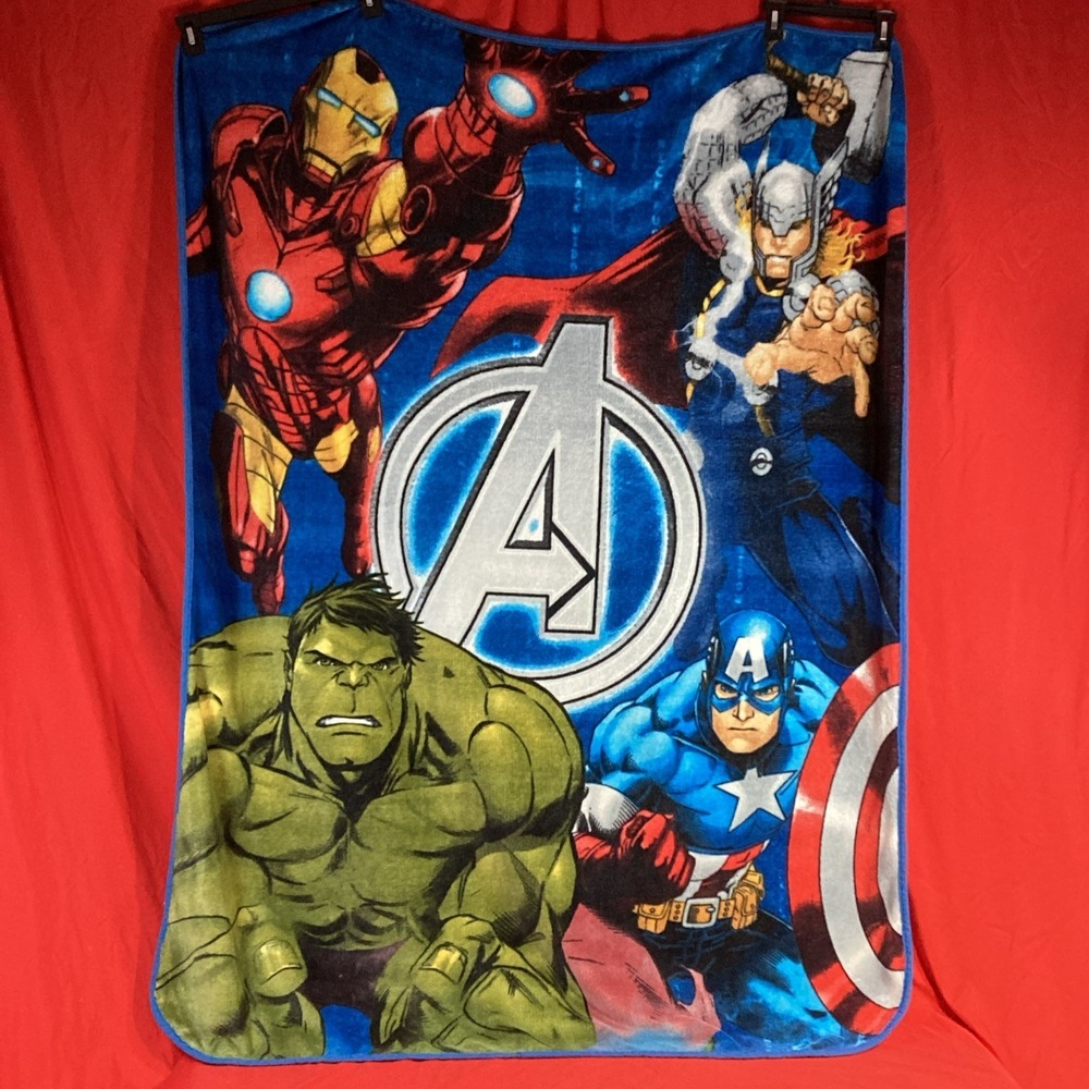 Marvel Avengers Throw Blanket 46" x 60" / Thor Iron Man Hulk Captain America MCU